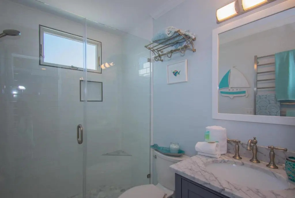 5 Bed Sleeps 12 with Water Views