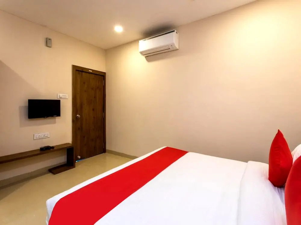 Goroomgo Luxury Star Inn Sum Hospital Bhubaneswar