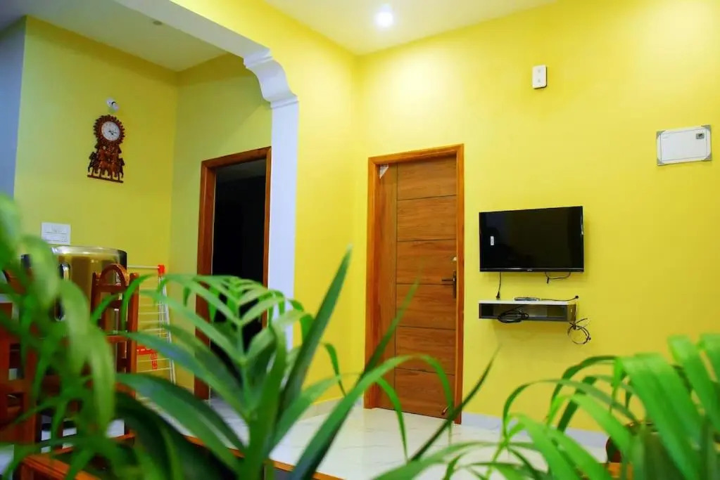 Sri Apartment 2BHK For Familys Couples Parking A1