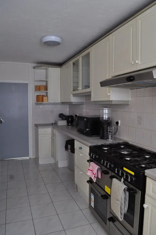 5 Bed Family Home Greater London, Free Parking