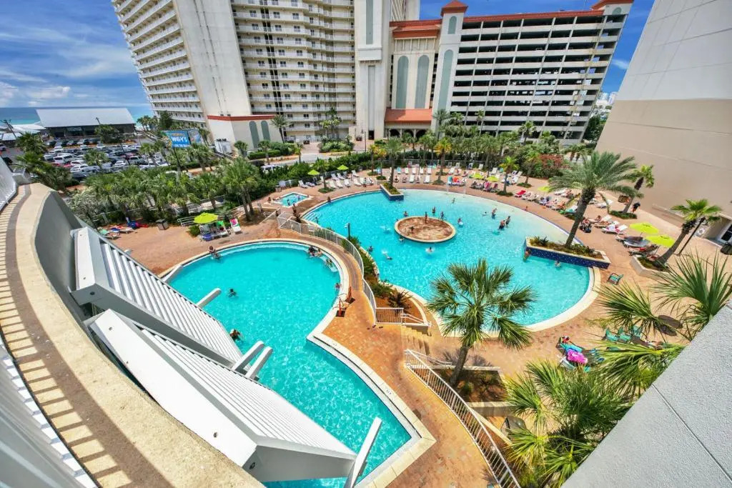 On the 3-d Floor, Laketown 324 - Large 2 BD , Great Views and Amenities