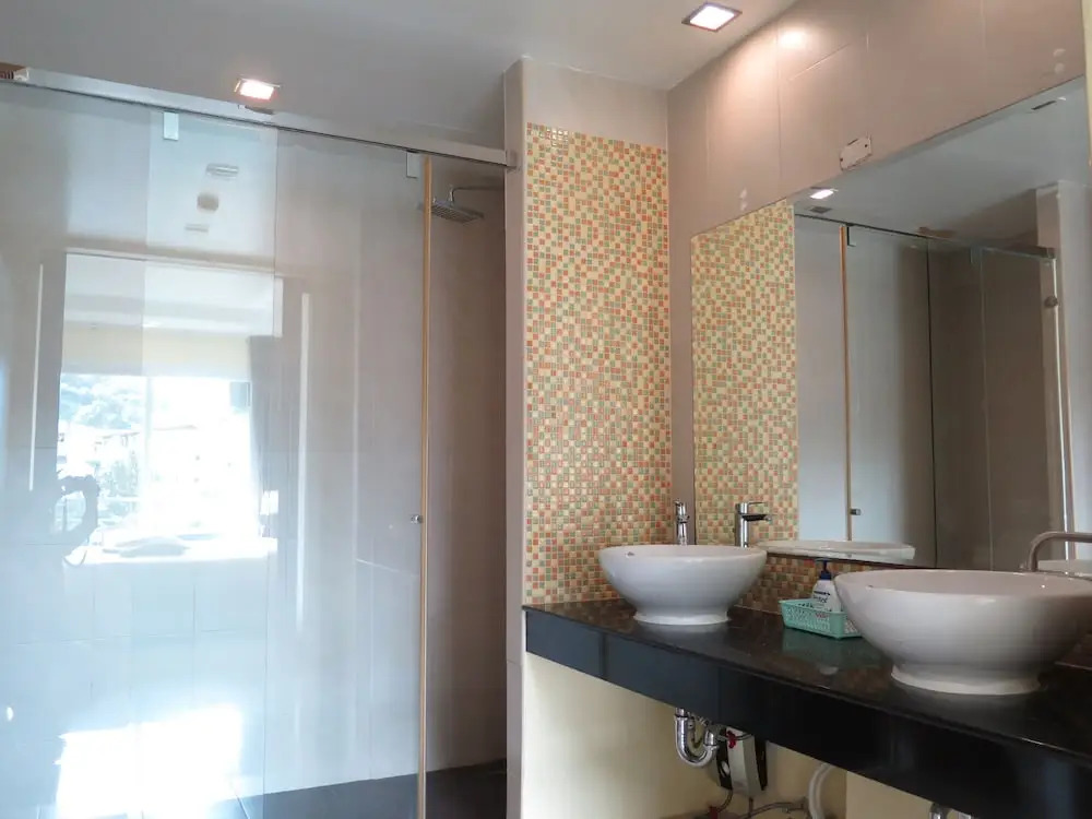 6-35 - 3 Bdr Condo With Balcony and Shared Pool