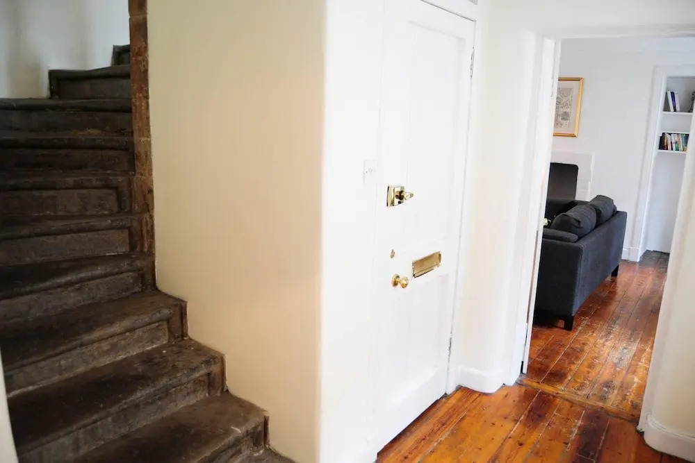 Beautiful Bohemian 2BR flat in the Cowgate