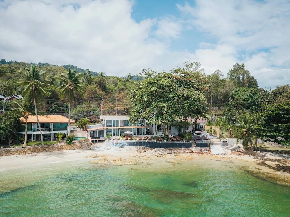 Room-escape Beach Front Cottage - 2 bed