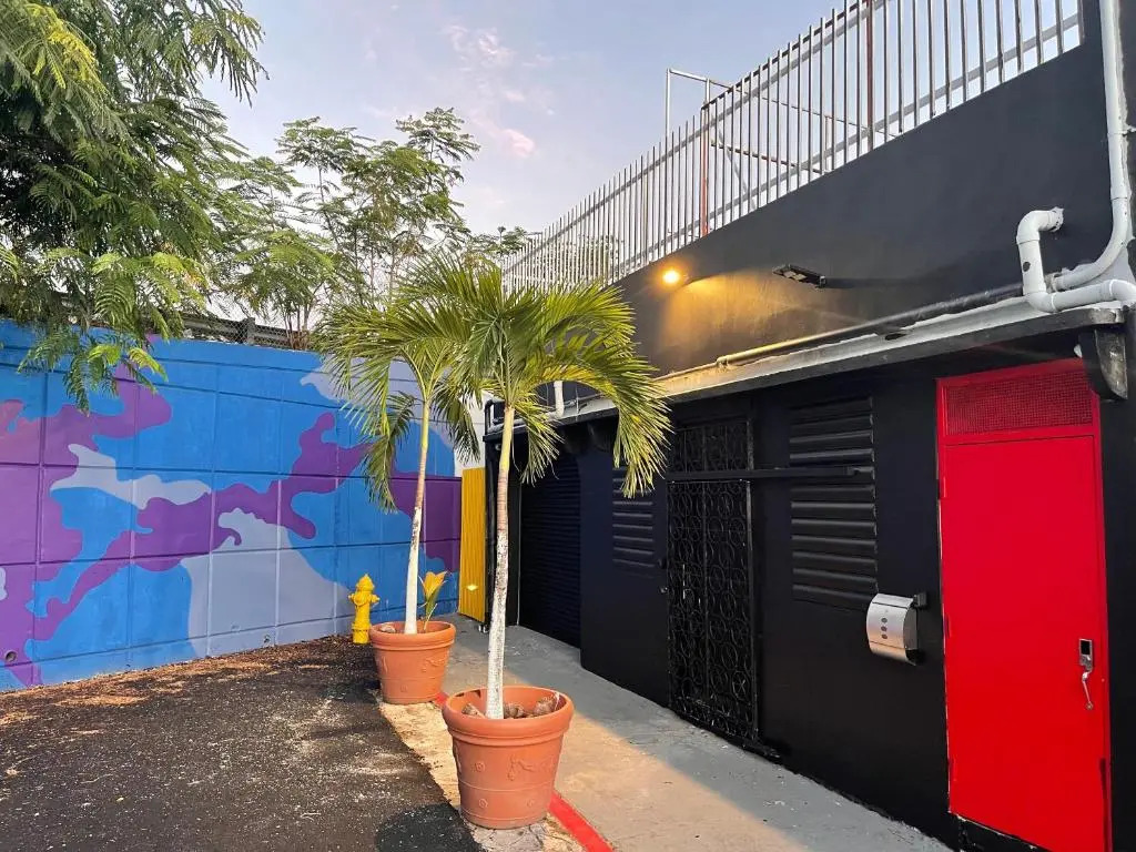 Large 9 bedroom home La Placita de Santurce By RentalsPR