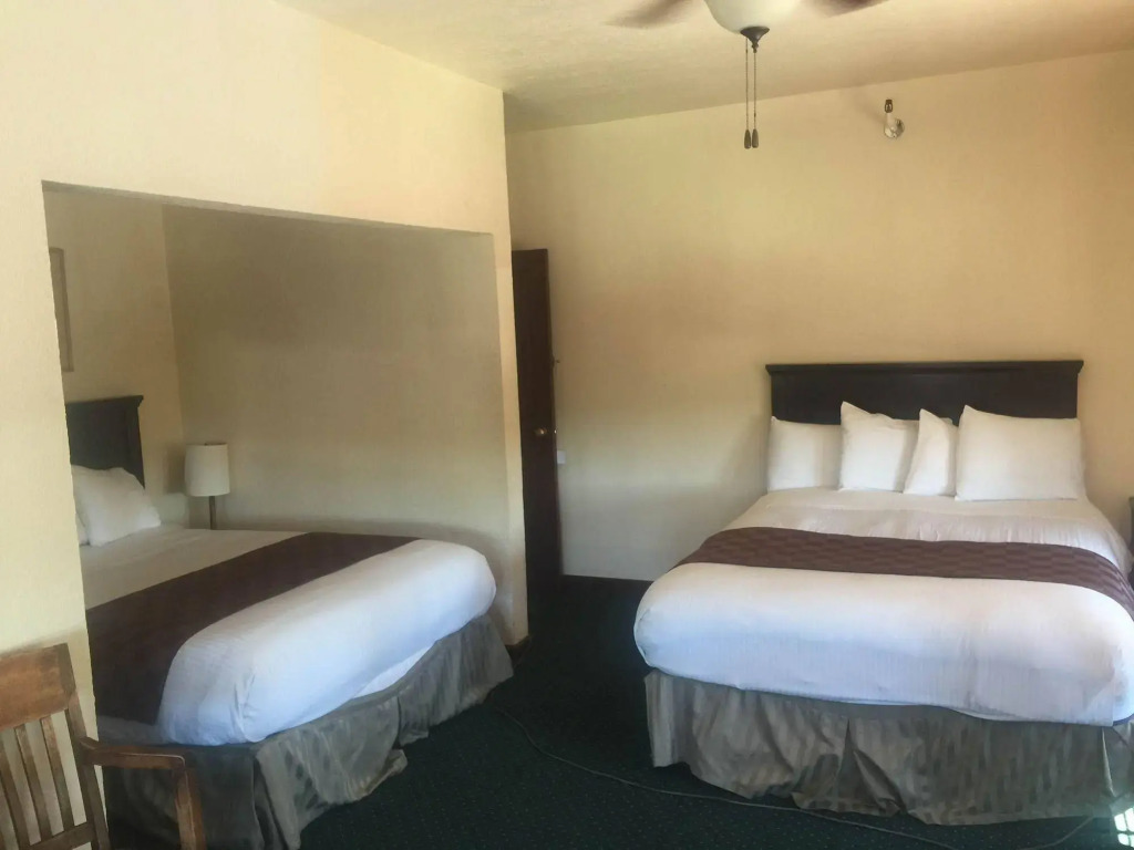 College Inn Hotel
