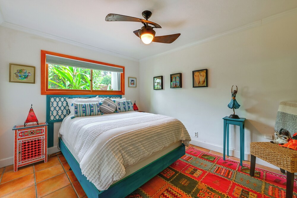 Gather & Unwind Outdoors, Stylish Vista Retreat!