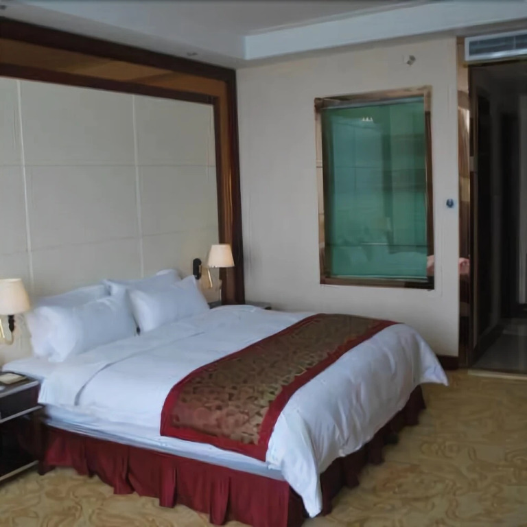 Longhu Hotel