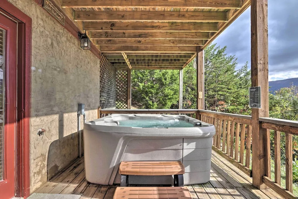 Smoky Mountain Retreat w/ Hot Tub, Arcade Games