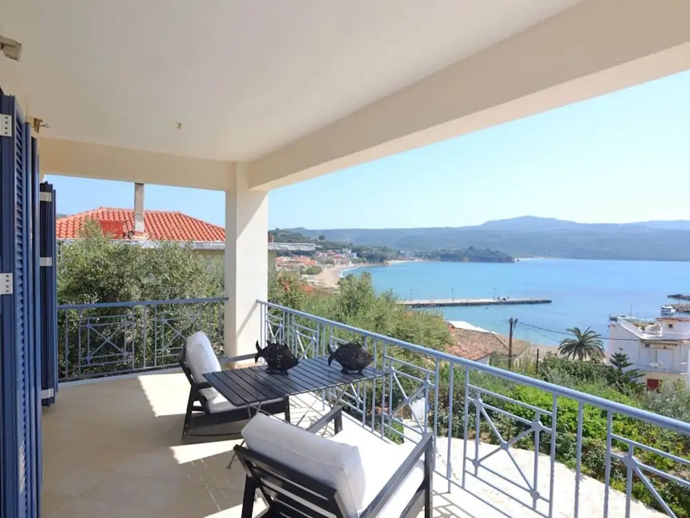 Beautiful villa on the bay of the cozy fishing village Finikounda, Peloponnese