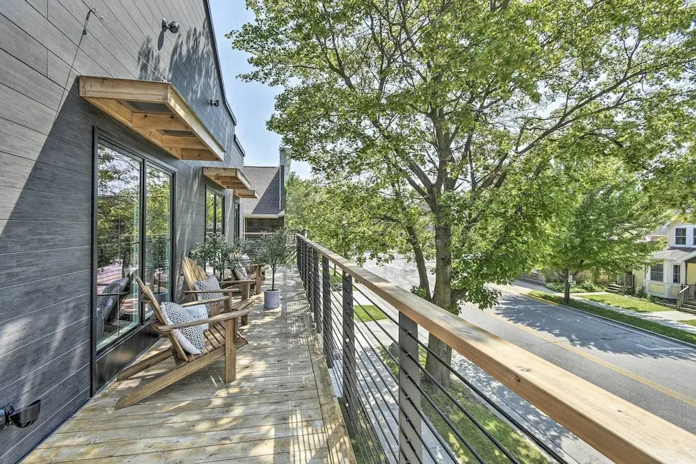 Modern Townhome w/ Deck - 1/2 Mi to Elkhart Lake!