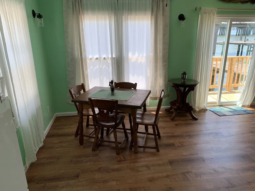 The Boat House - Water Front, Wifi, Pet Friendly 1 Bedroom Home by RedAwning