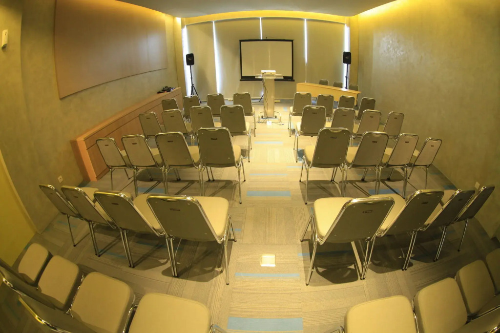 Yello Hotel Jemursari