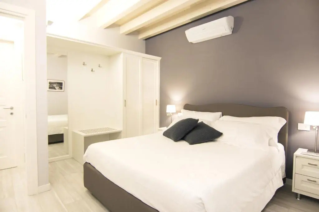 LA QUADRA SUITES - The super central apartments in Iseo, with daily housekeeping included