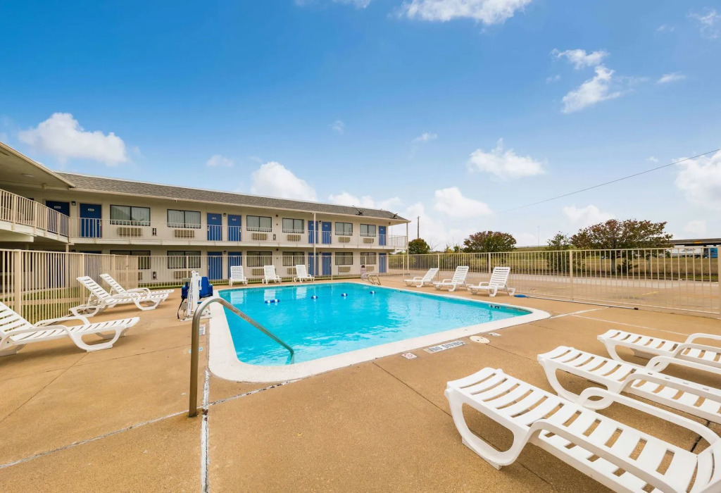 Motel 6 Greenville, TX