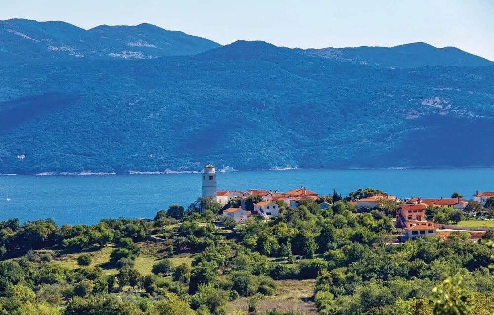 Nice Home in Brsec With Wifi and 2 Bedrooms