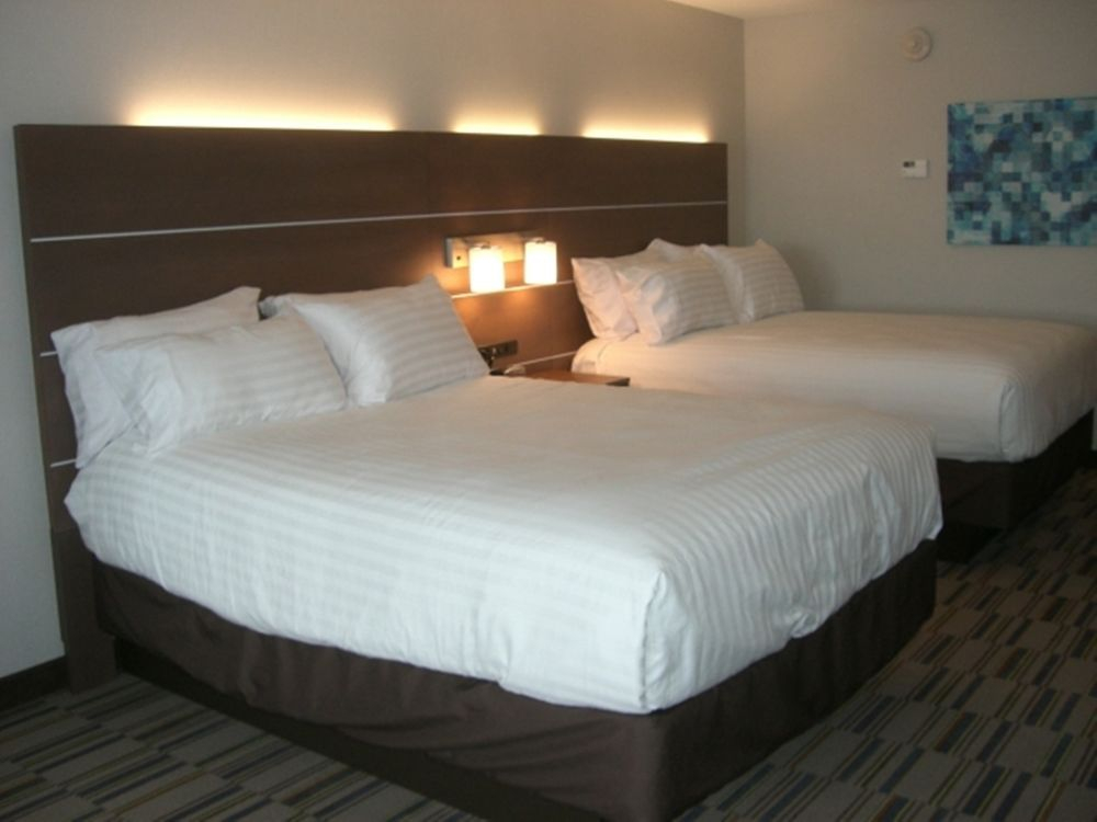 Holiday Inn Express & Suites Uniontown by IHG