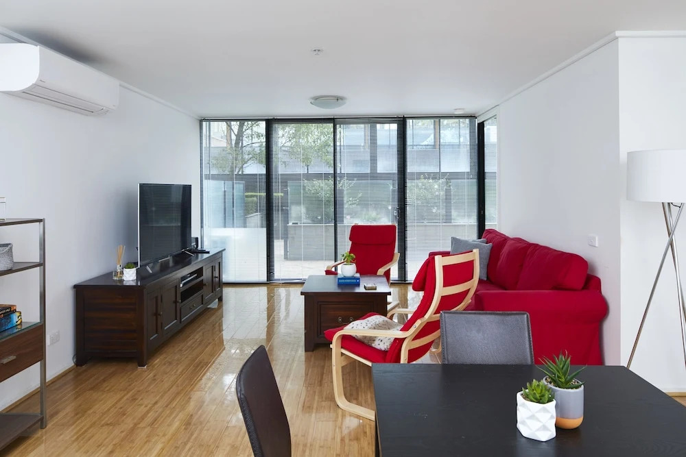 2 Bed/2 Bath Apt, Amazing Location!