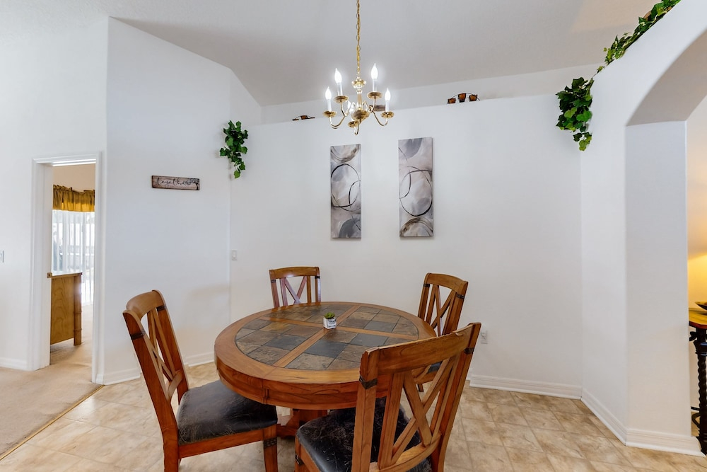 Lovely Home With a Private Pool, Grill, Washer/dryer, & AC - Snowbird Friendly