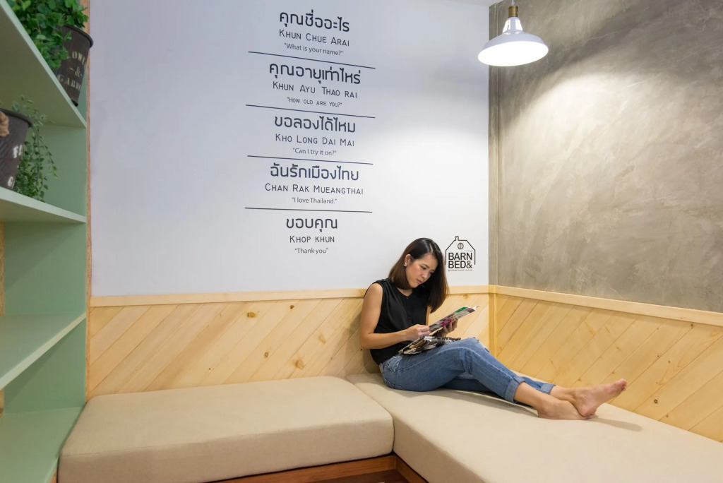 Barn & Bed Hostel at BTS Phrom Phong