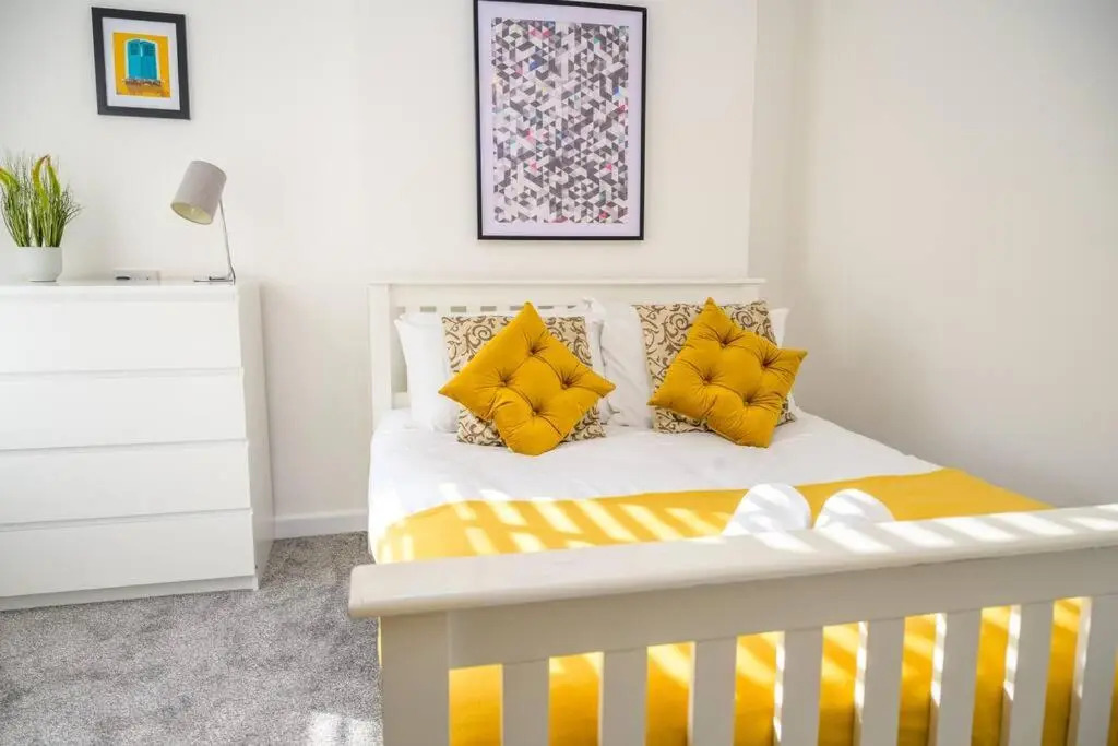 Large 7 bedroom town house in Chester City Centre