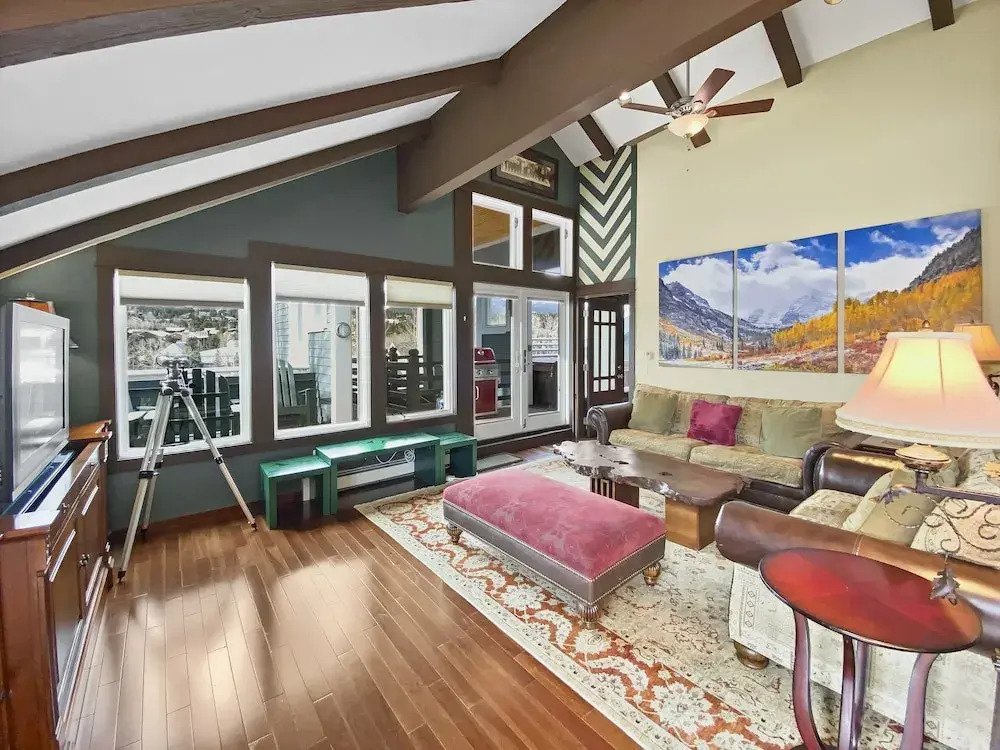 Porcupine Peak 2 Br condo by RedAwning
