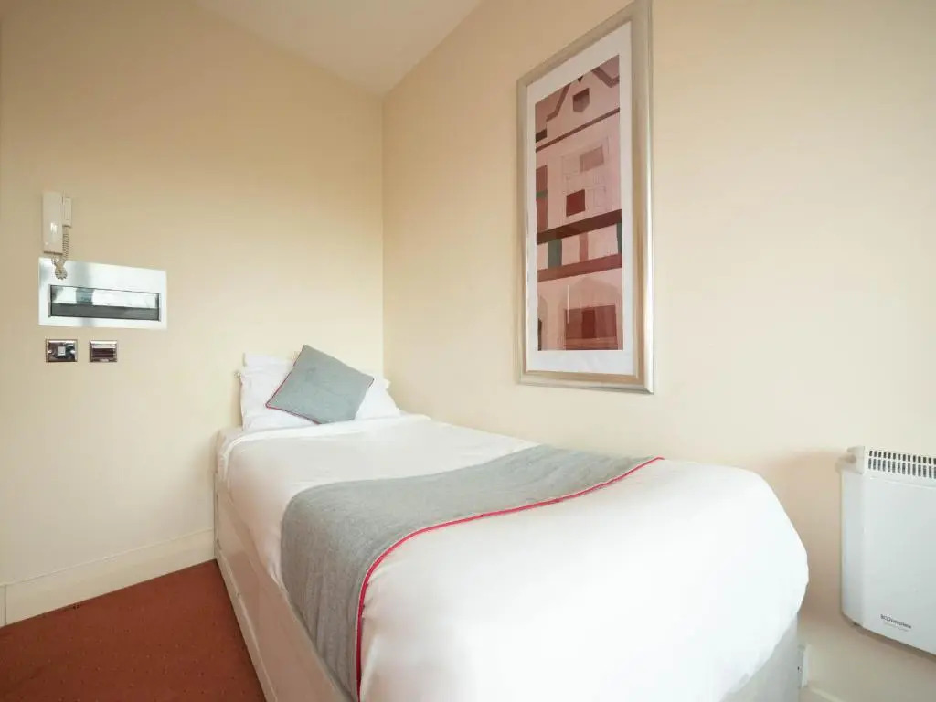 OYO Chase Suites