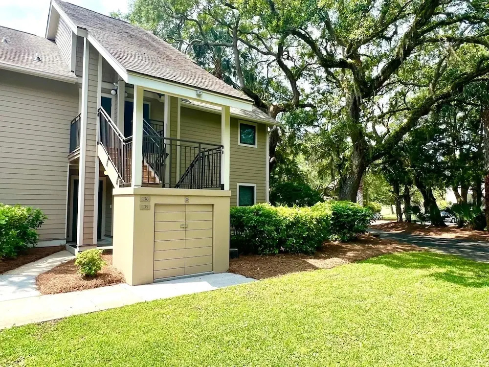 Top Floor Private Villa Close to Everything Amenity Cards Available 1819