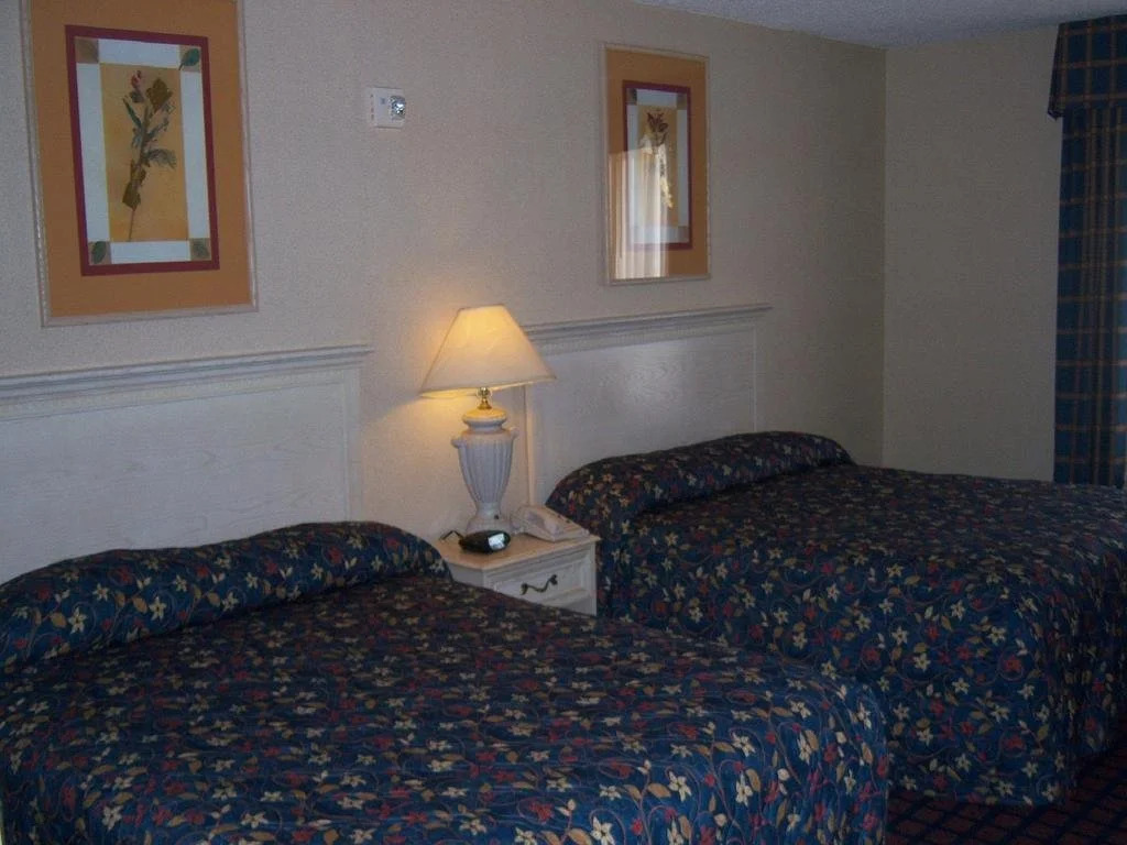 Motel 6 Pratt