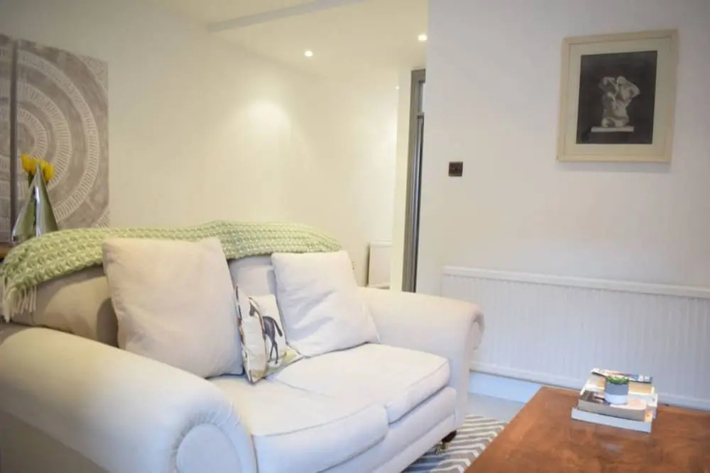 Modern 1 Bedroom Flat in Battersea With Patio