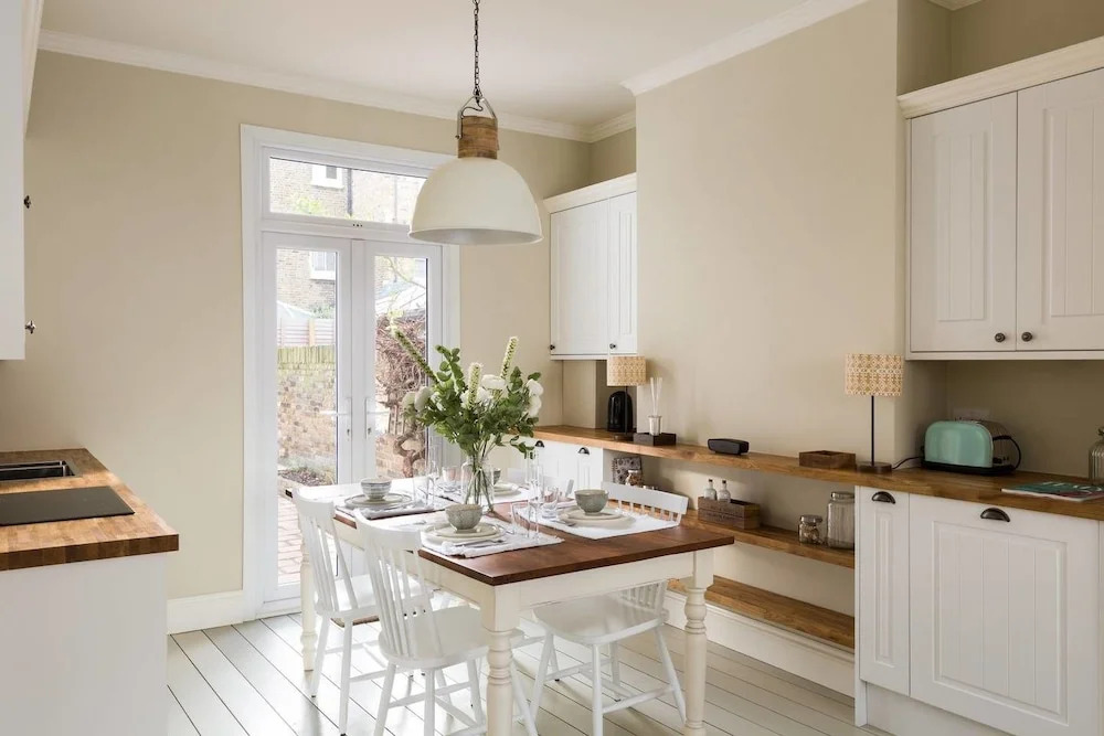 Bright 1BR Modern Home W/terrace in West London