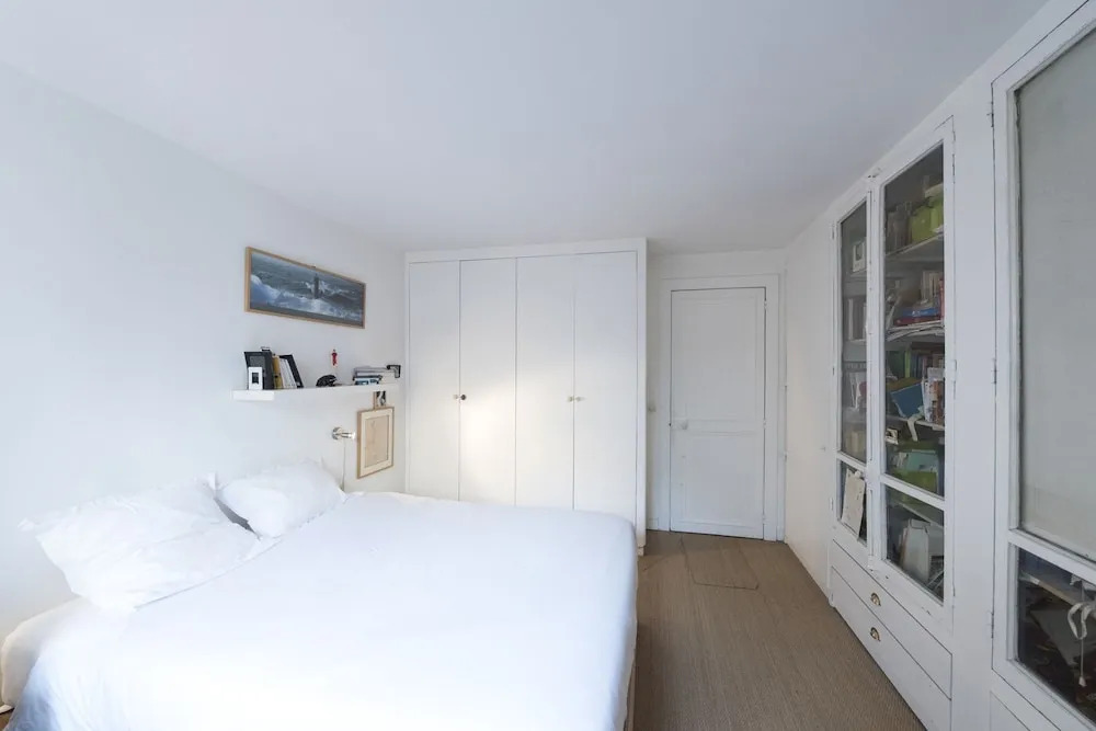 Place de la Republique Hideaway