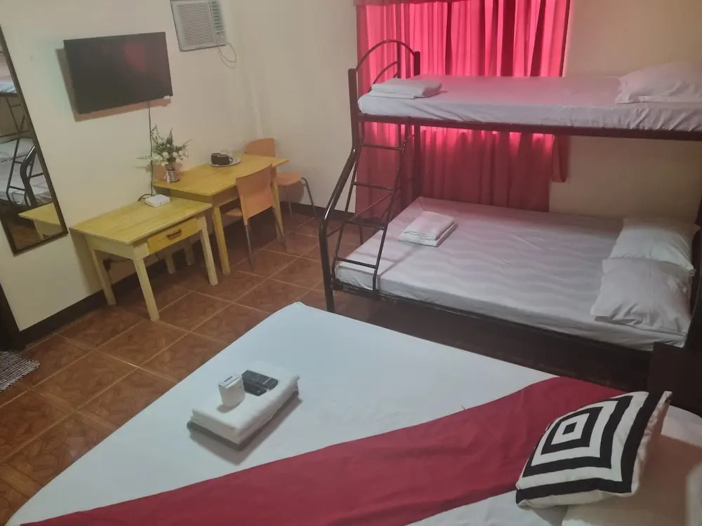 Laurien's Apartelle