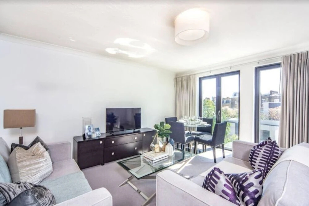 Bright 2 Bedroom Apartment In The Heart Of Chelsea