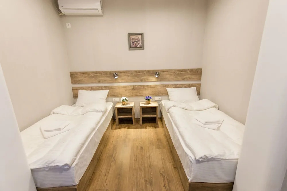 Falcon Apartments - 300 Aragveli