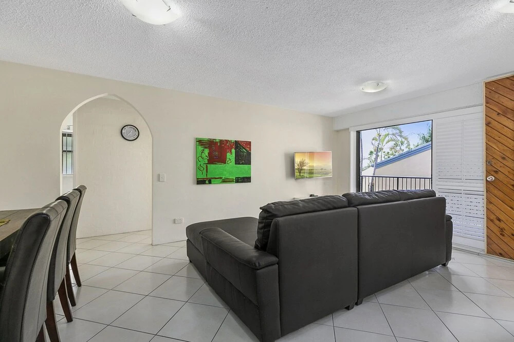 Hop, Skip, Jump Away From Hastings - Unit 6 Descola 6 Noosa Drive