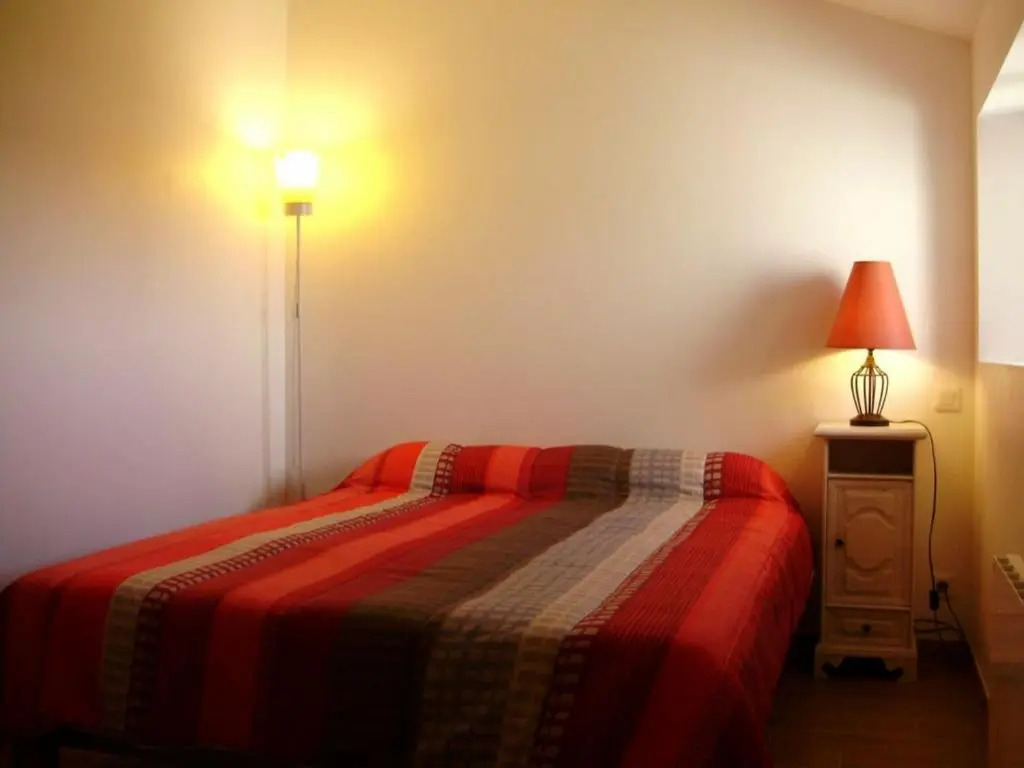 Charmant Gîte Rénové avec Jardin Privé, Cheminée et WiFi à Vairé, Vendée - FR-1-426-411