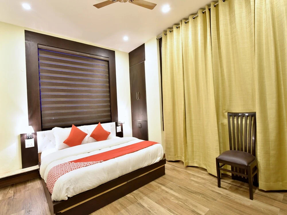 OYO 12770 Hotel Mirage Residency