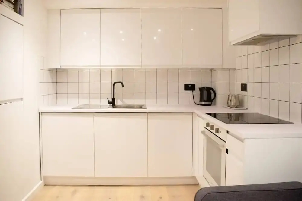Sunny 1 Bedroom Apartment In Fun Neighbourhood