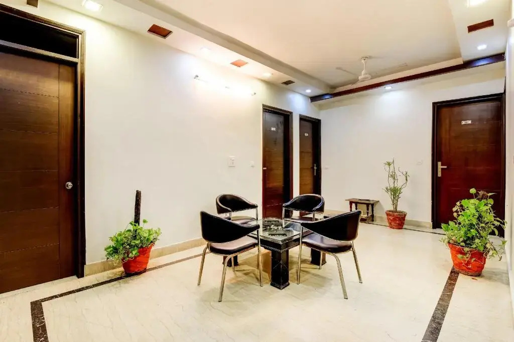 Red Rose By OYO Rooms