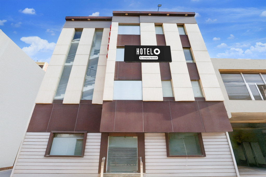 OYO 15947 Hotel Prabhat