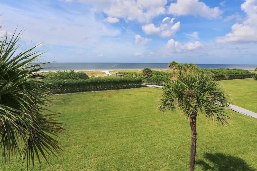 Land's End 304 Building 7 Beachfront / Lovely Updates