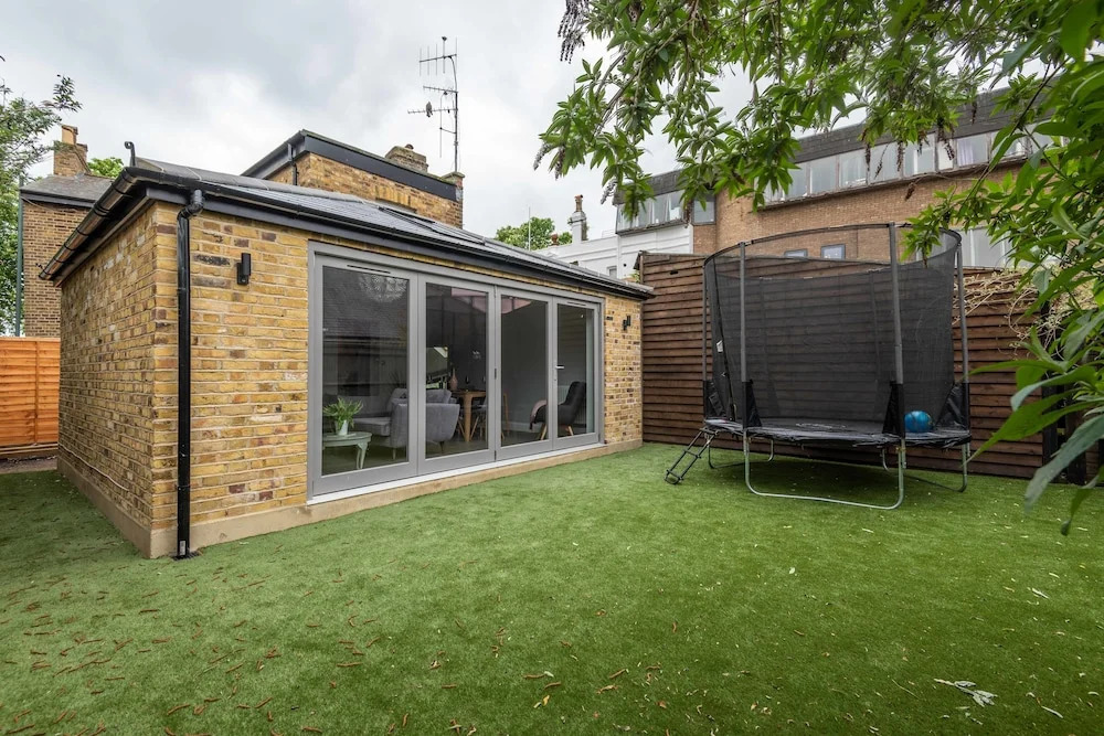 Stylish Family Home by Twickenham Stadium