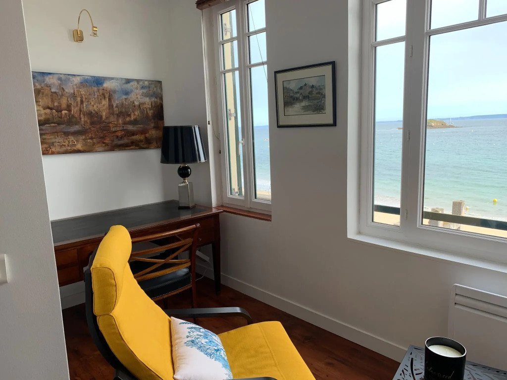 Duplex apartment in a prime seafront location, Treboul, Douarnenez
