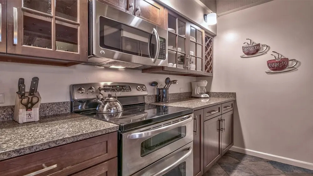 630 Lakeview