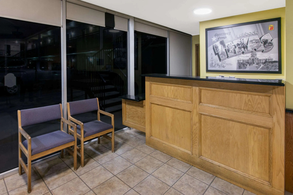 Super 8 by Wyndham Lubbock Civic Center North