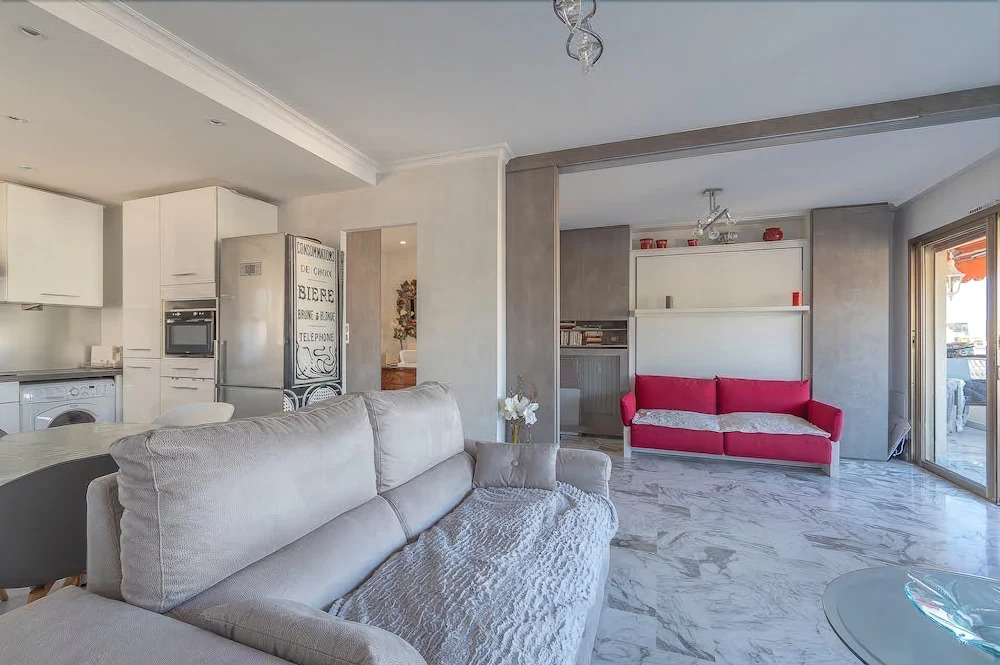 Lacour 64 Cannes
