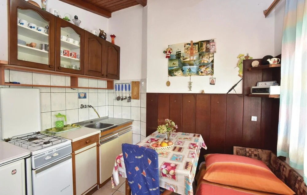 Stunning Apartment in Bogomolje With 1 Bedrooms