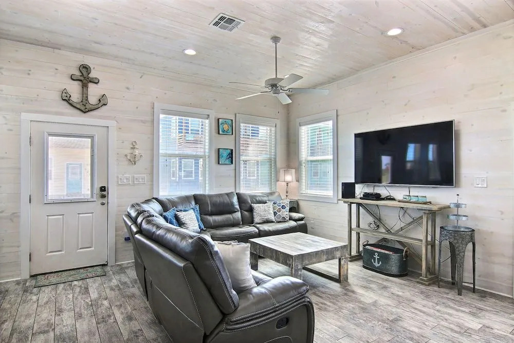 Good Times and Tan Lines - 4 Br home