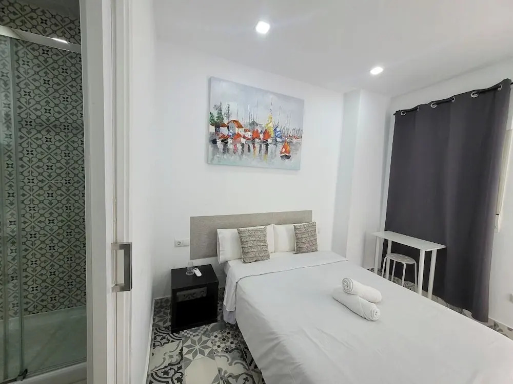 AYZ Silvela - Auto check-in property